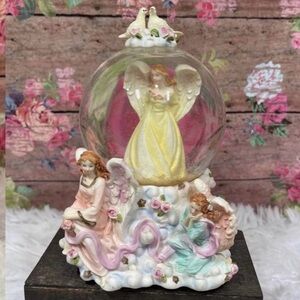 Vintage Collectible Classic Treasures Musical Globe